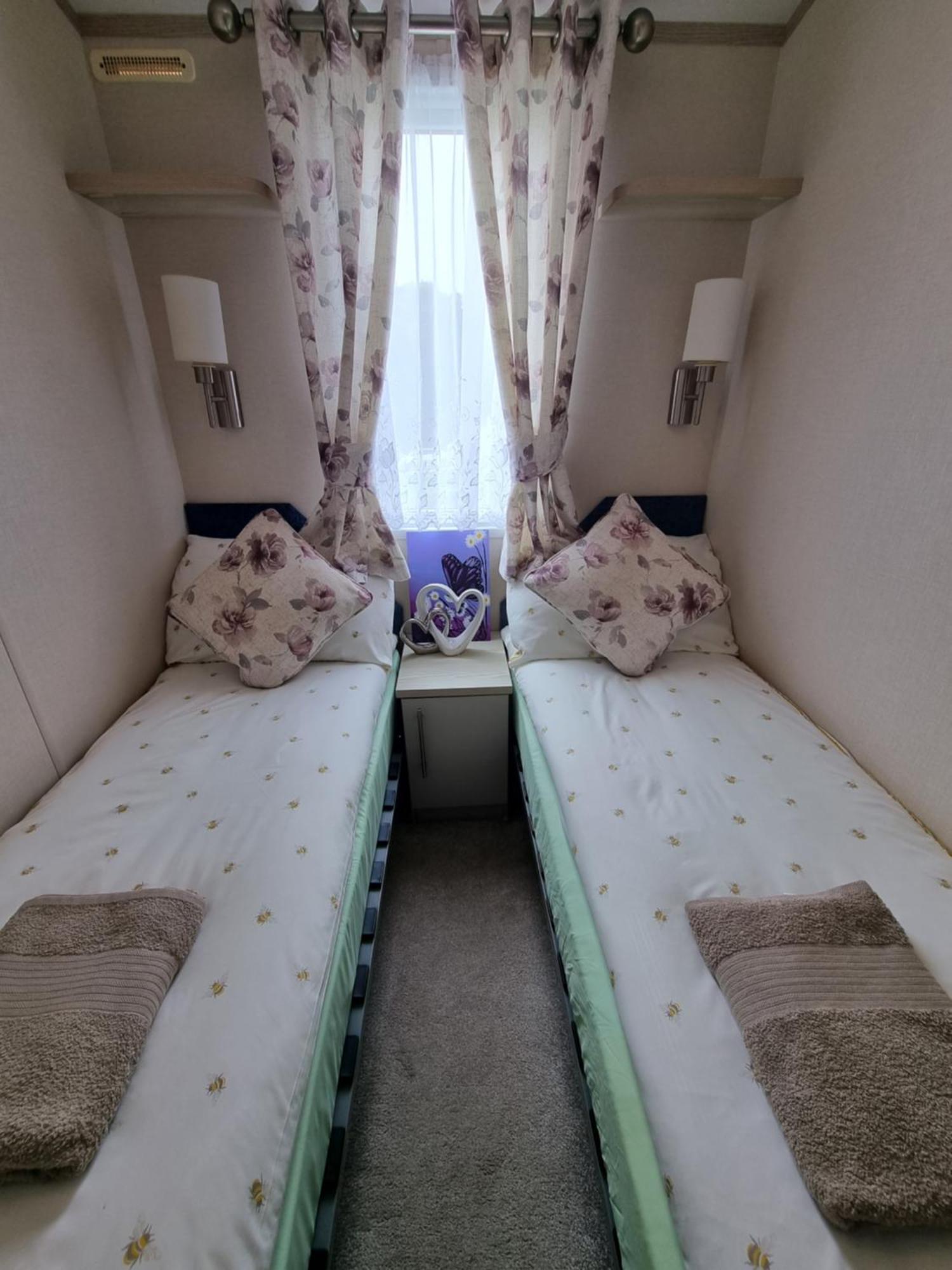 Static Caravan To Hire , Hoburne Devon Bay Goodrington Exterior photo
