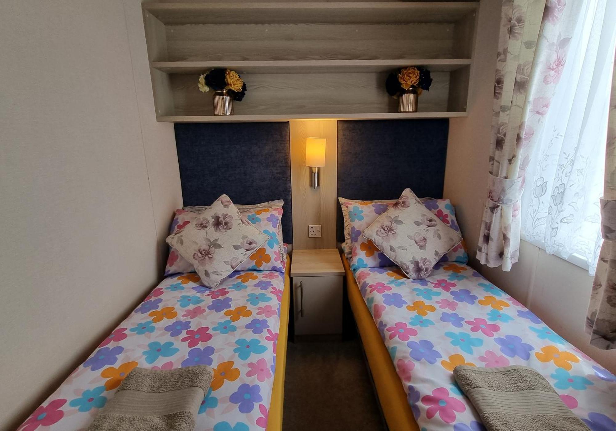 Static Caravan To Hire , Hoburne Devon Bay Goodrington Exterior photo