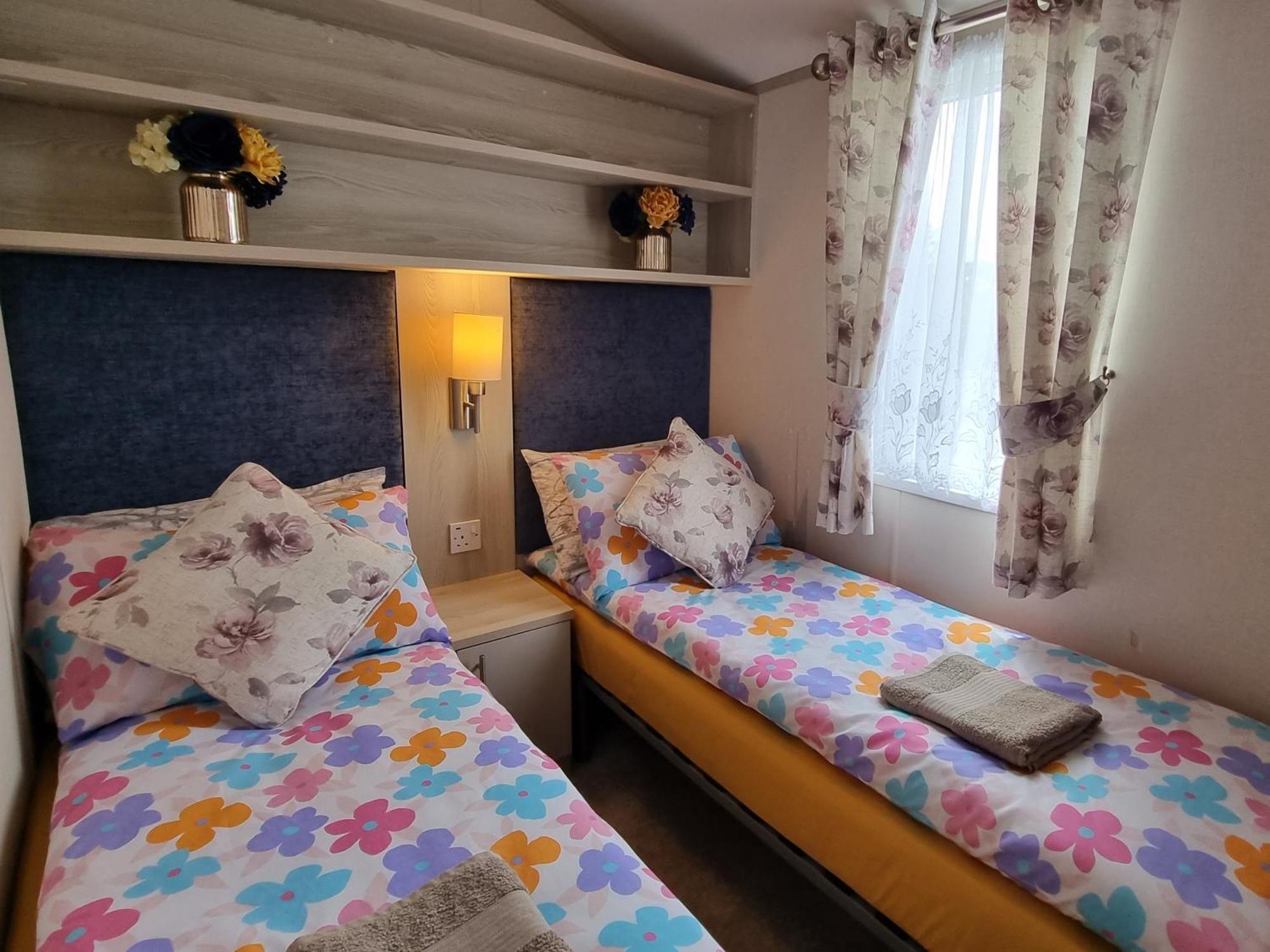 Static Caravan To Hire , Hoburne Devon Bay Goodrington Exterior photo